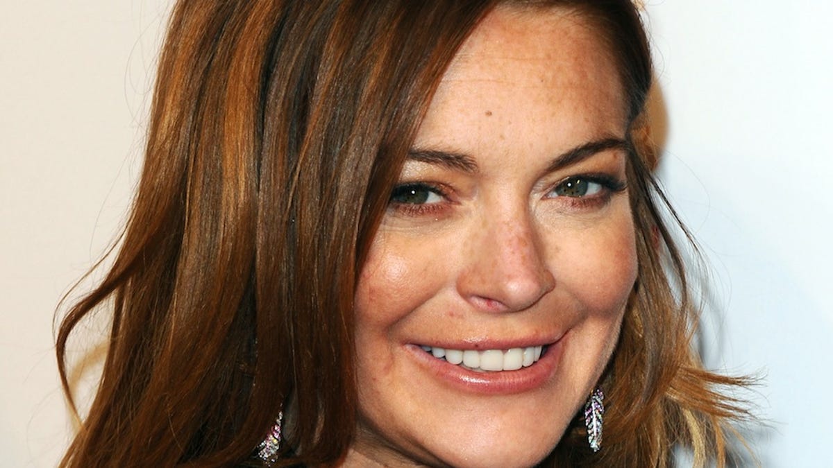 Lindsay Lohan Wore A Fake Engagement Ring To See What The