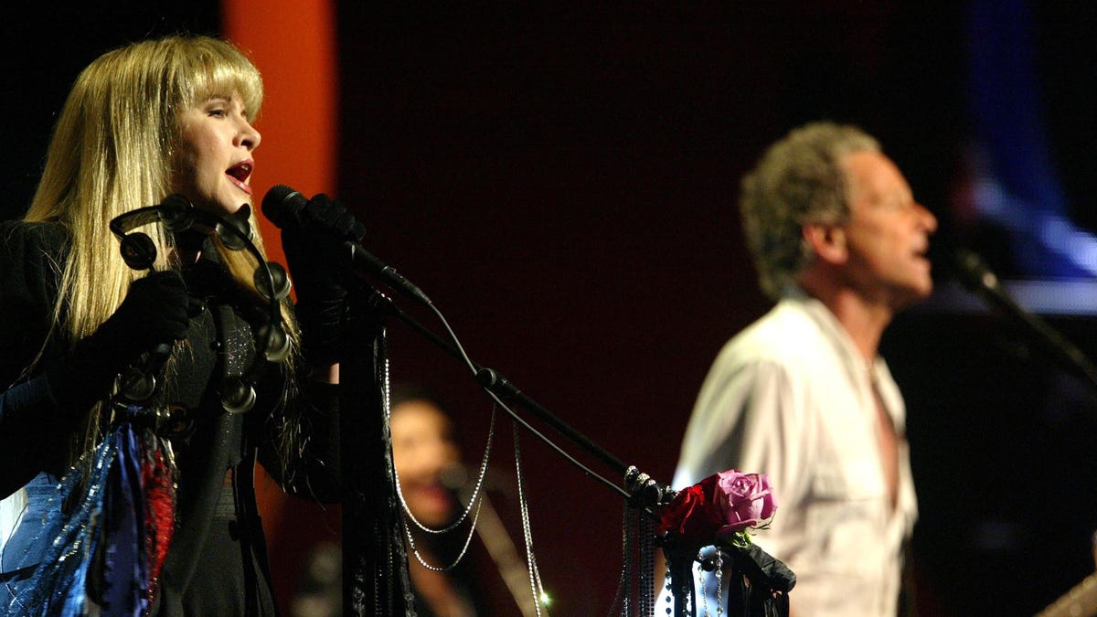 Nicks / Buckingham play live in 2021