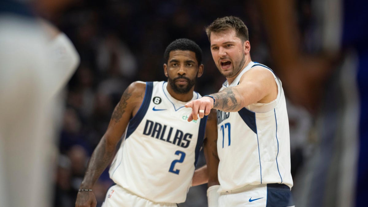 Kyrie Irving, Luka Dončić play hot potato in final play and neither takes the shot