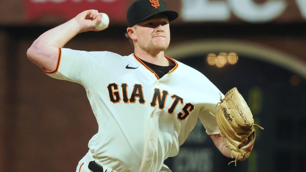 Logan Webb goes 7 strong as Giants double up D-backs