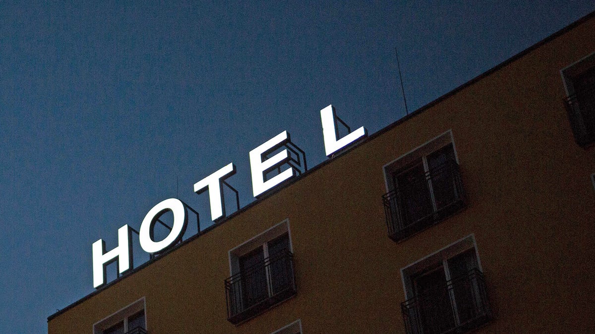 photo of How To Find Last-Minute Hotel Deals on the Web image