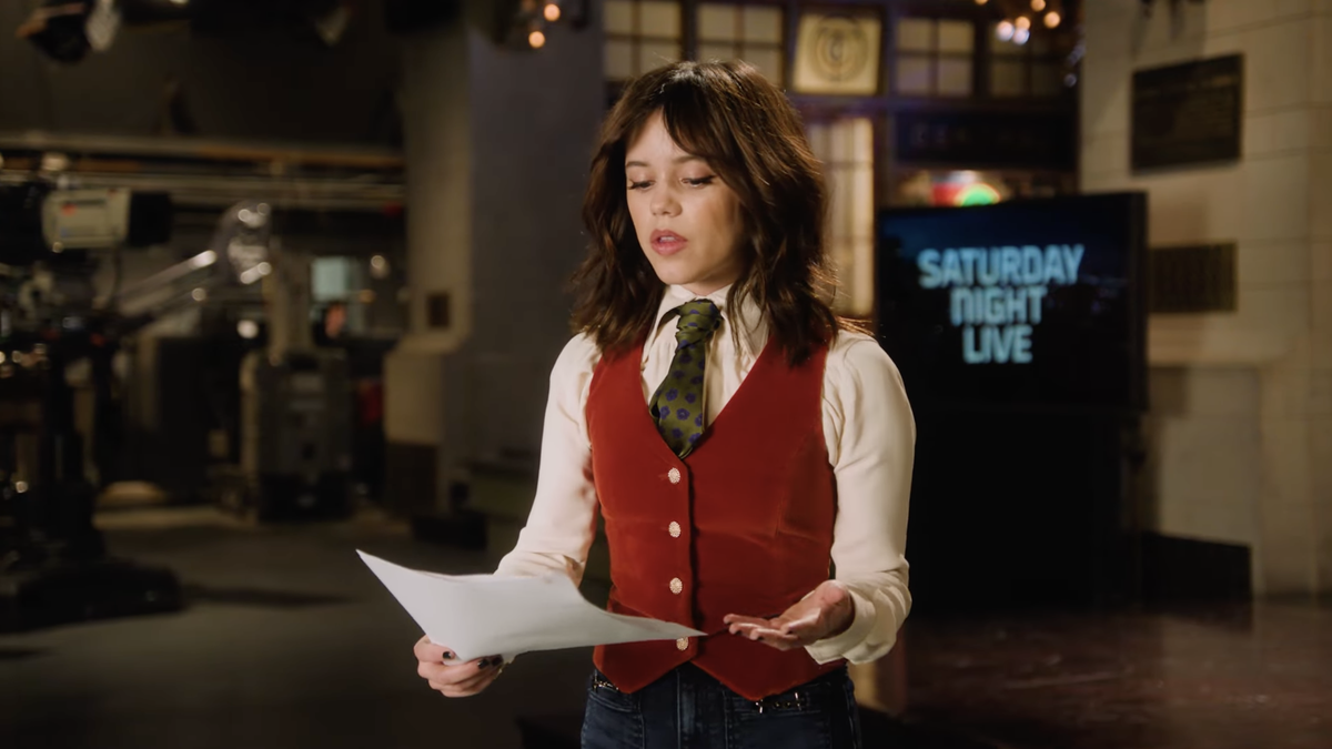 Obejrzyj pierwszą promocję Jenny Ortegi w Saturday Night Live