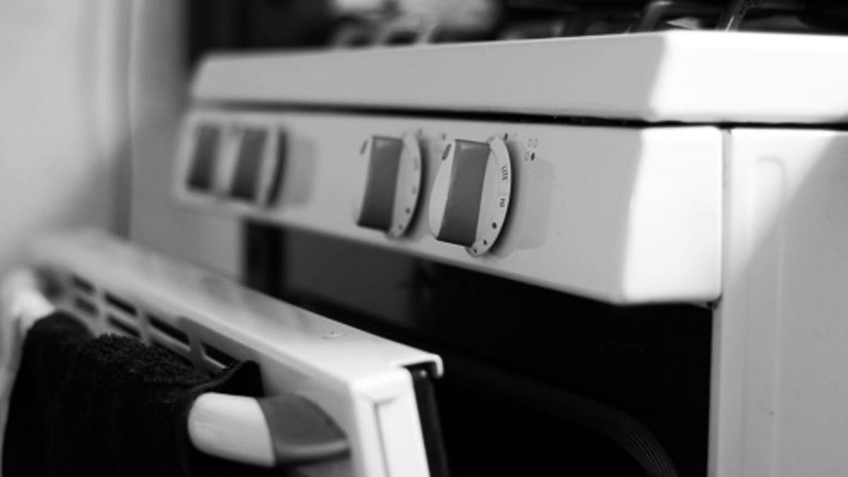 Broil More Efficiently By Leaving The Oven Door Ajar