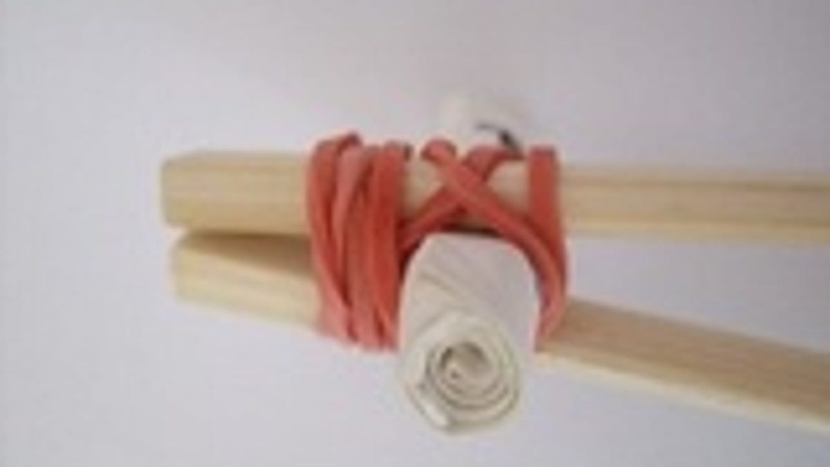 Use A Rubber Band To Turn Disposable Chopsticks Into A Training Set