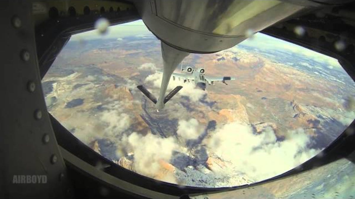 This Is How The Air Force Refuels Planes Midair
