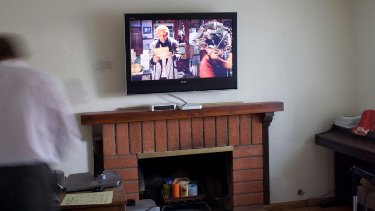 Why Mounting Your Tv Above The Fireplace Is Never A Good Idea