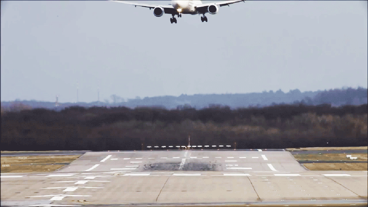 The Ten Scariest Aircraft Landings Caught On Video