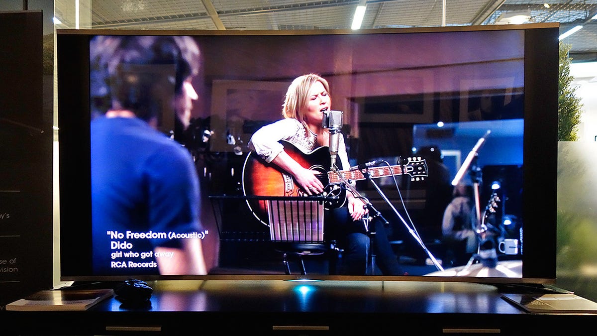 Sony Made The First Curved Led Tv And It S Worthy Of Your