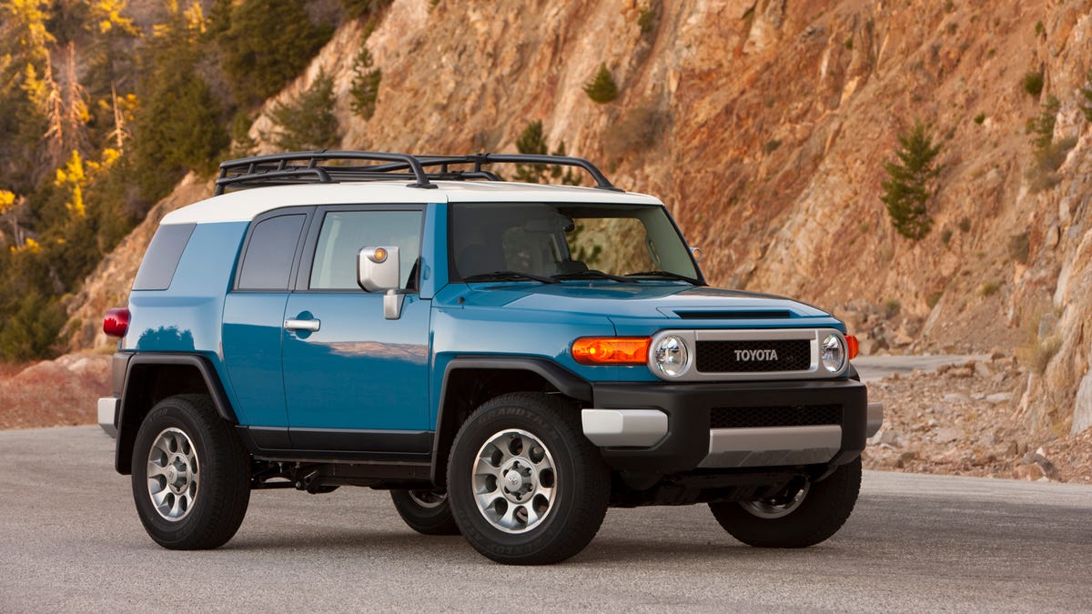 2014 Toyota Fj Cruiser Continues A Long Tradition Of Off Road
