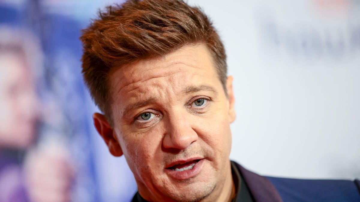 Jeremy Renner Says He Broke More Than 30 Bones In Snow Plow Accident jeremy-renner-says-he-broke-more-than-30-bones-in-snow-plow-accident