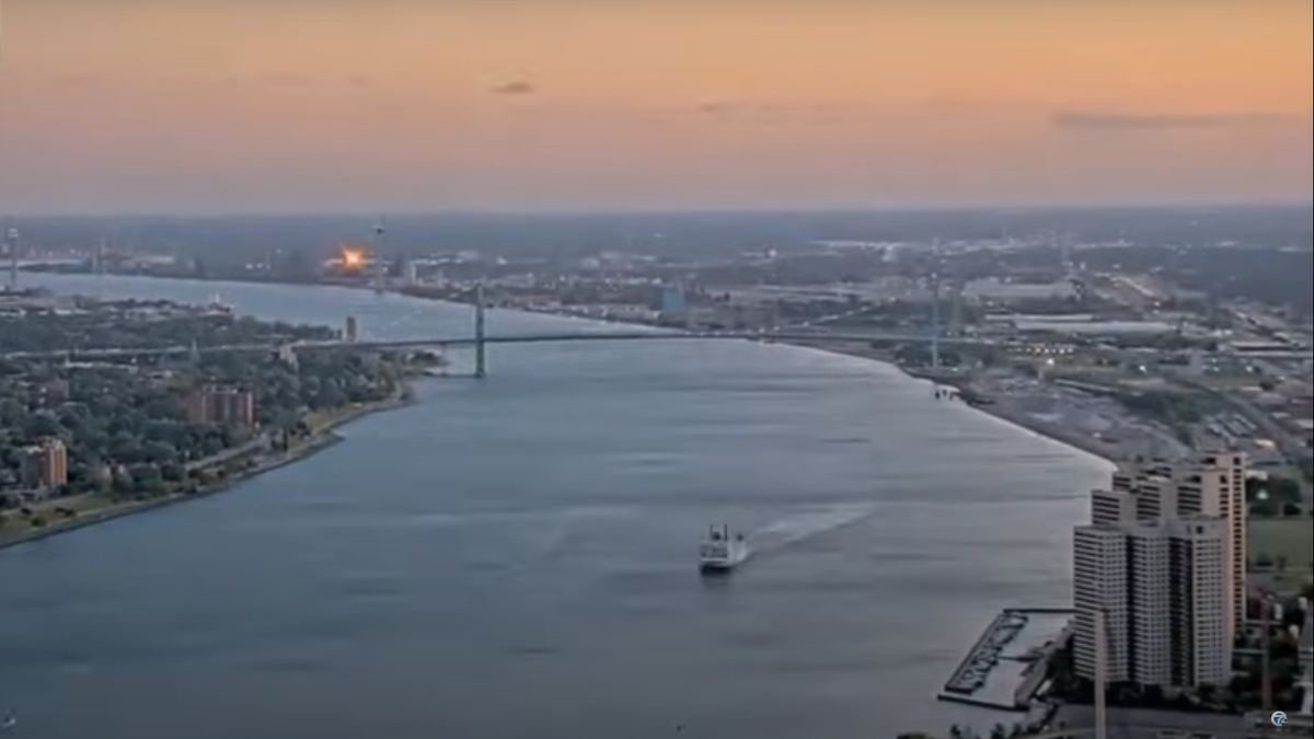 Enjoy This Overnight Timelapse of Planes, Ships Moving Through Detroit