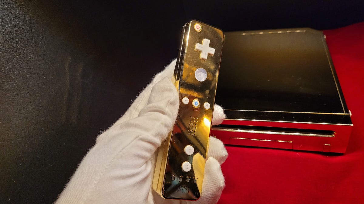 This 24 karat gold Nintendo Wii is finally up for auction