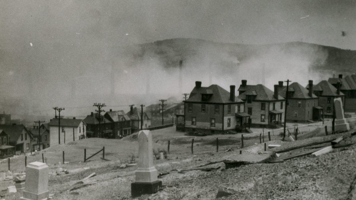 Donora, Pennsylvania smog killed 26 people and proved the US needed clean  air laws