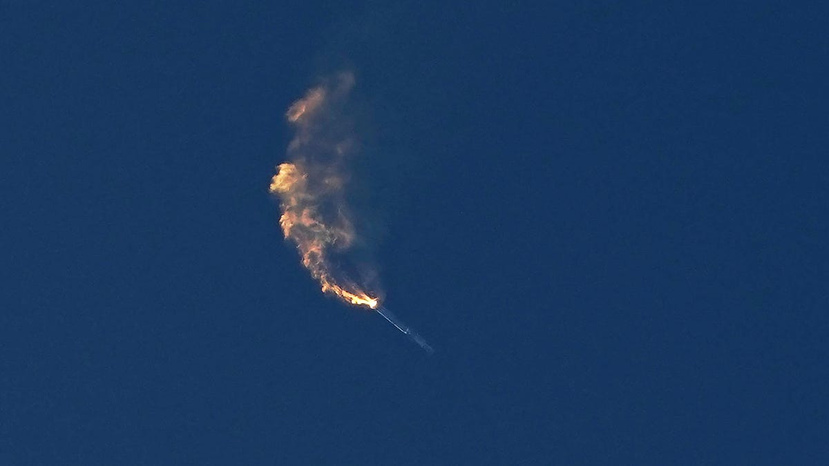 SpaceX luchó para destruir el cohete espacial fallido, lo que planteó preocupaciones de seguridad