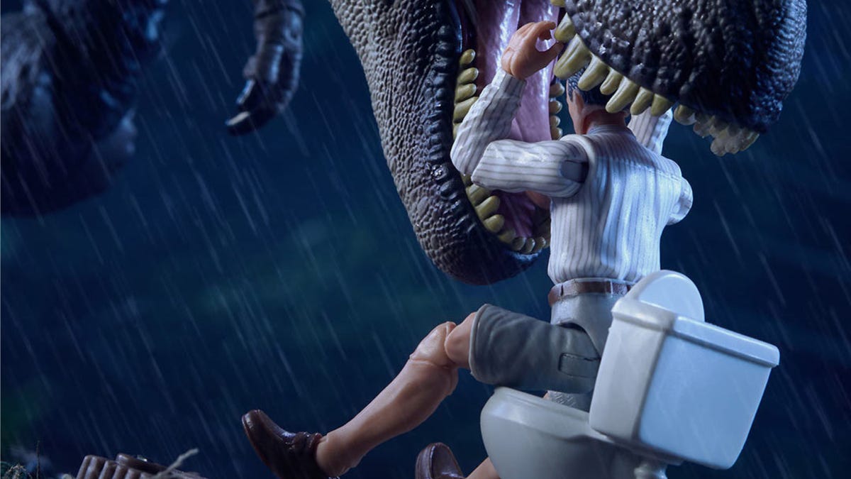 SDCC 2022: Jurassic Park T-Rex Toilet Scene Action Figures