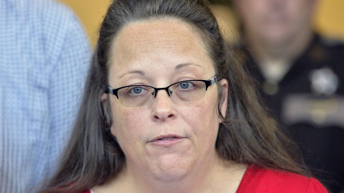 Kentucky Clerk Kim Davis Returns To Work But Still Refuses To Issue 9037