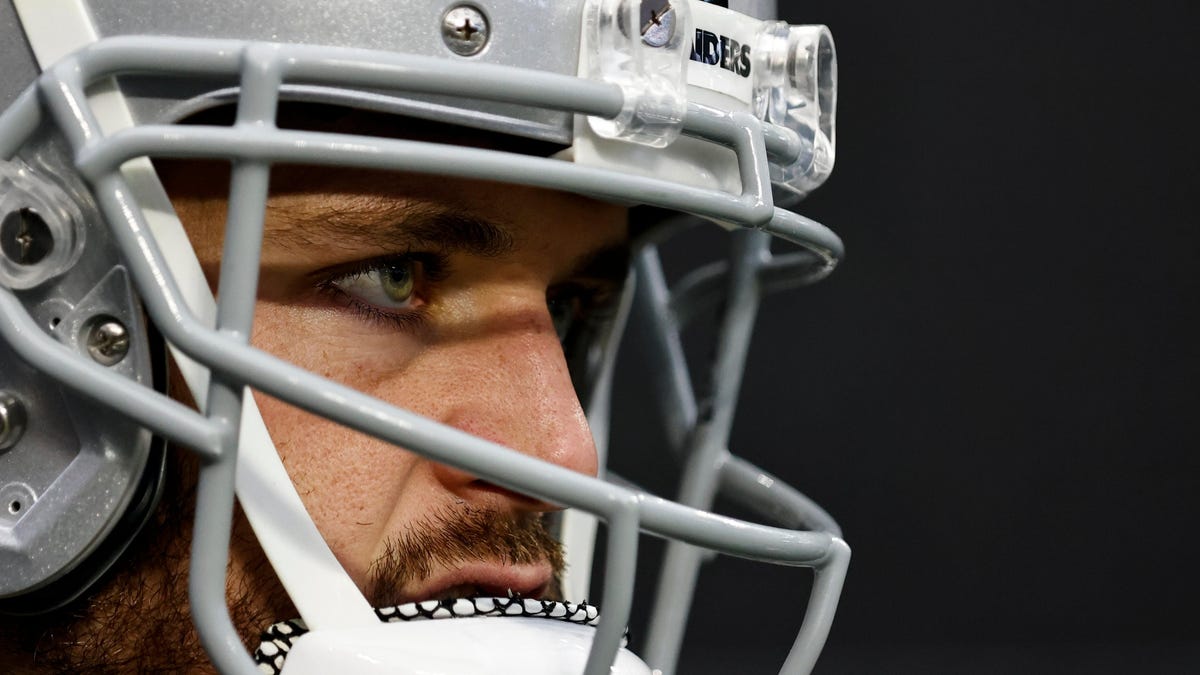 Which NFL groups may most use Raiders’ QB Derek Carr?
