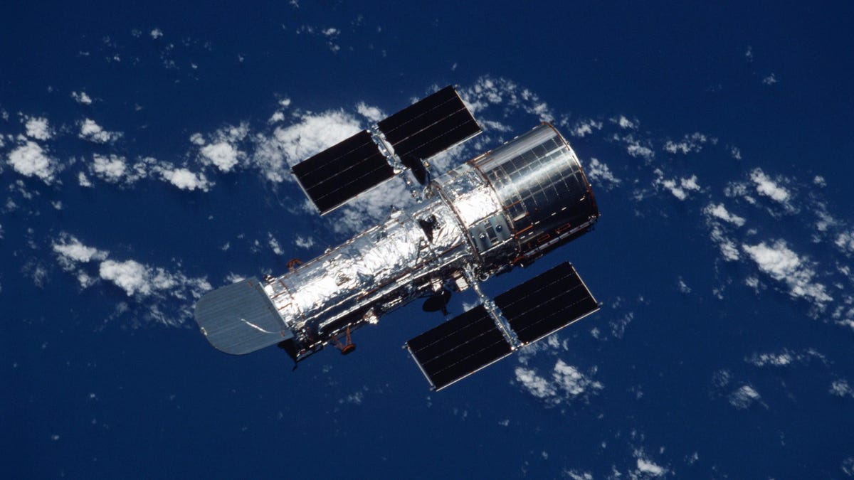 S Hubbleom v bezpečnom režime vytvorila NASA svoj zásobený vesmírny teleskop