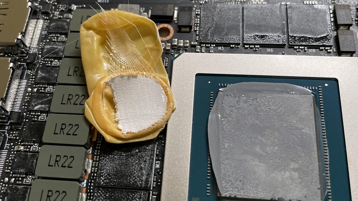Majiteľ RTX 3090 nájde starú rukavicu v GPU 1 500 dolárov