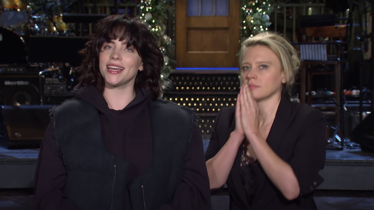 Kate McKinnon, Billie Eilish star in this week's festive SNL promo