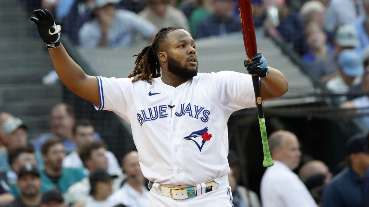 Read more about the article Vladimir Guerrero Jr. joins father in making Home Run Derby history