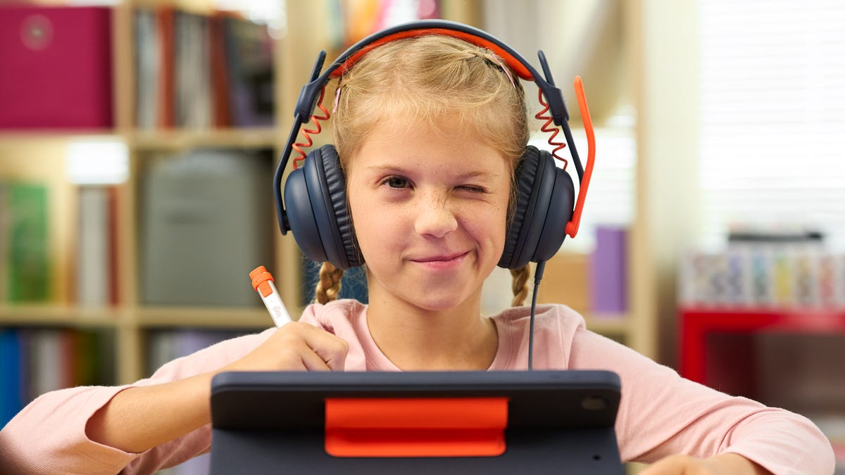 Logitech diseñó el par perfecto de auriculares para niños