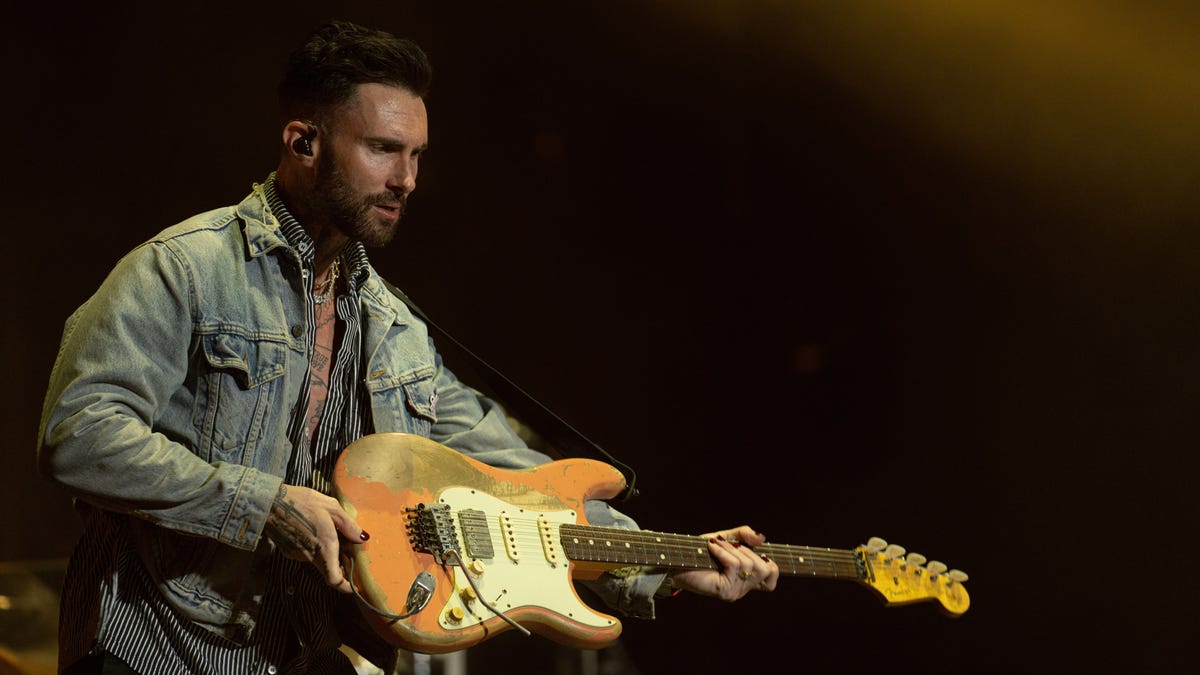 Las marcas convierten los sexts de Adam Levine en anuncios de comida deliciosa