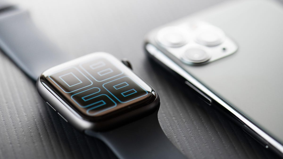 You Can Finally Control Your Apple Watch From Your iPhone - Lifehacker