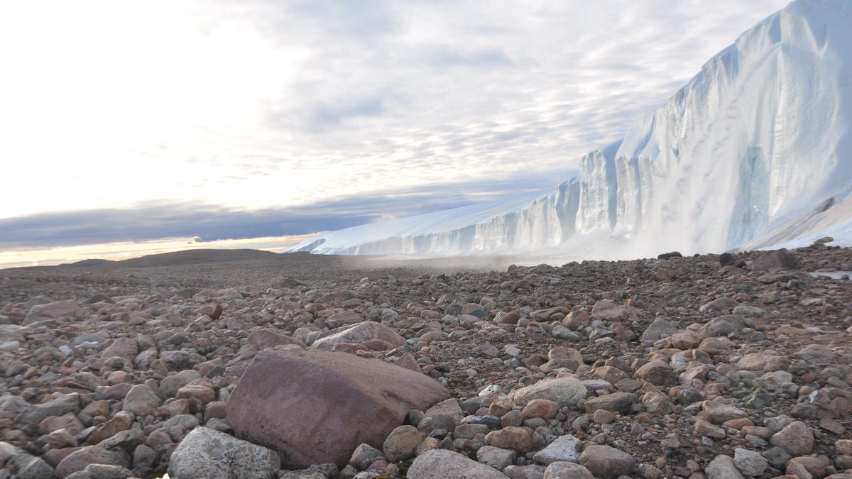 그린란드 충돌 분화구는 5,800만 년 전입니다.