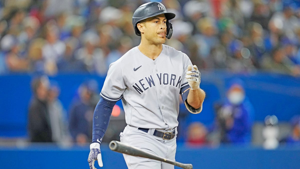 Yankees officially acquire Giancarlo Stanton