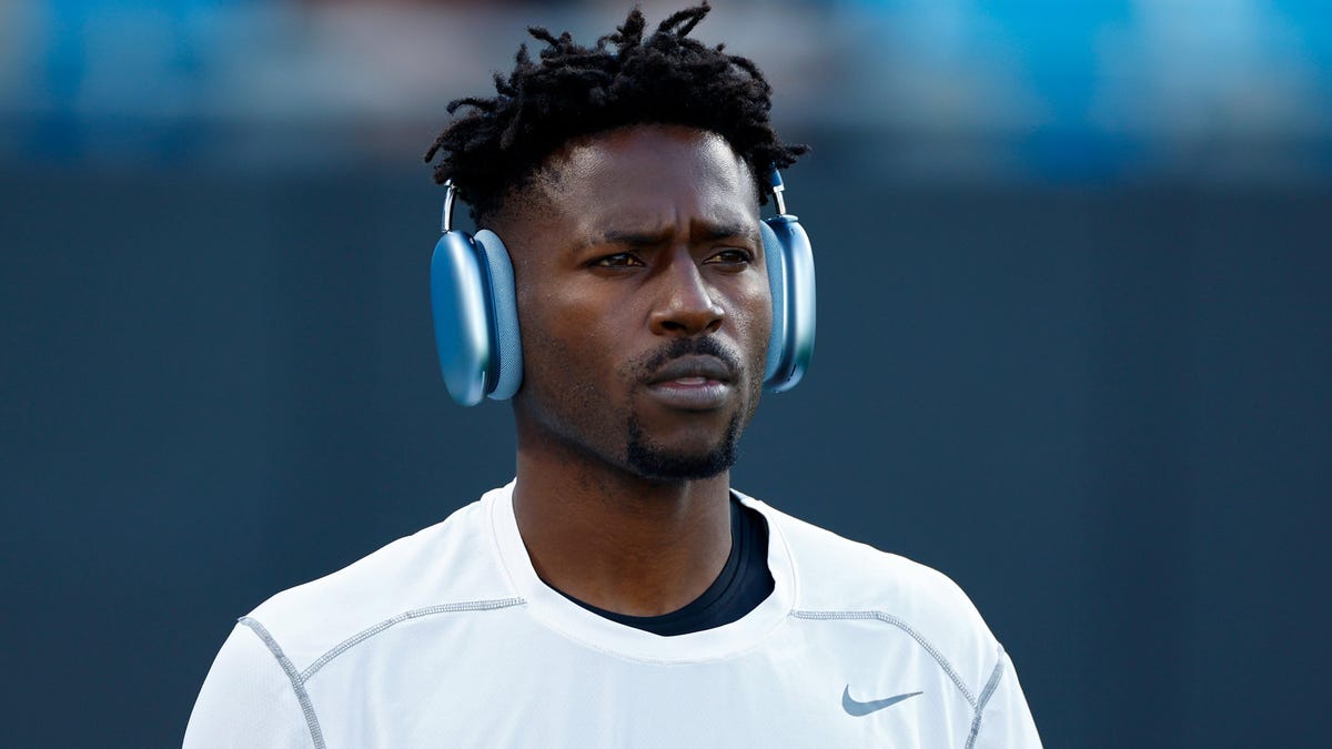 Everybody is sick and tired of Antonio Brown except the Tampa Bay Buccaneers