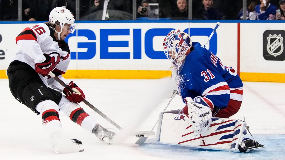 Read more about the article NJ Devils go old school in 3-1 win over NY Rangers, tie series