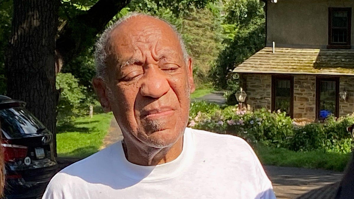 Bill Cosby Plans 2023 Comedy Tour Says Theres So Much Fun To Be Had 