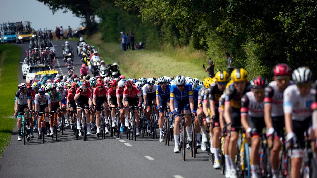 Tour de France drops lawsuit against sign-wielding spectator