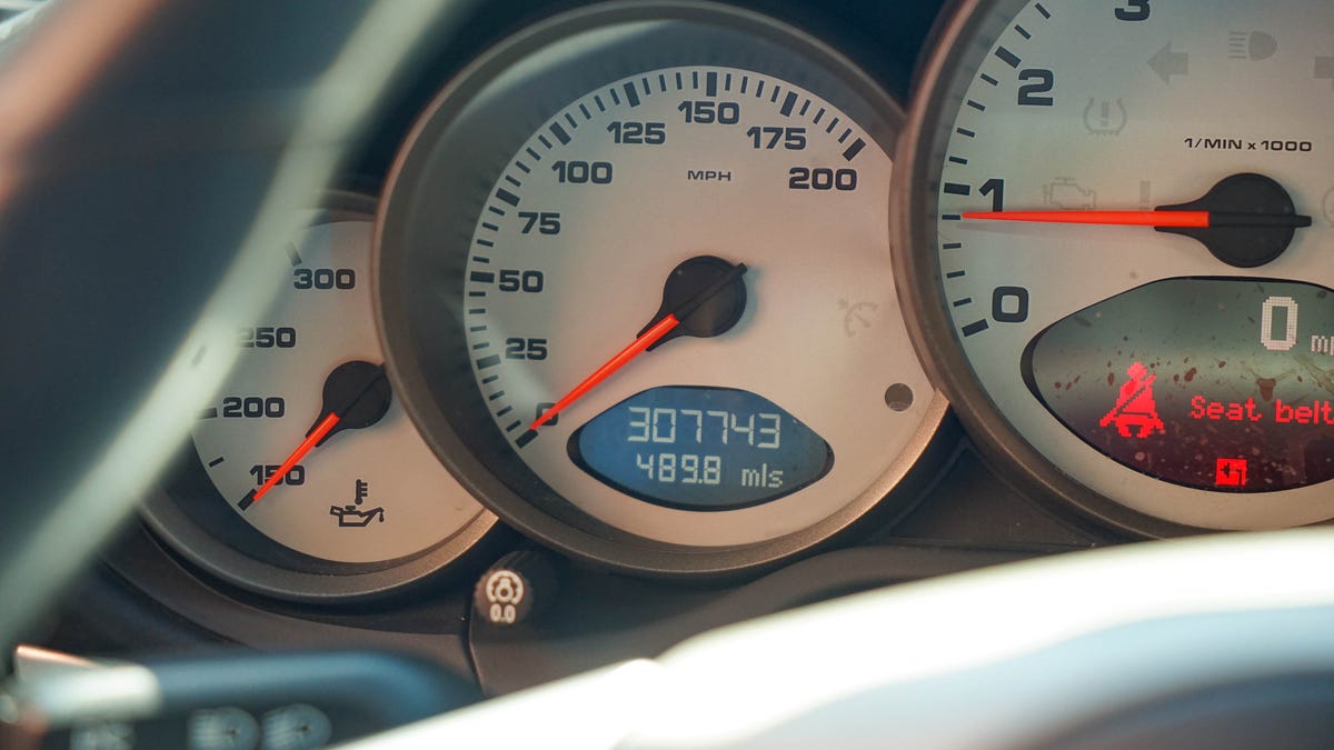 Какво правят 300 000 мили с Porsche 911 поколение 997?