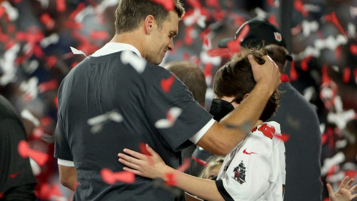 Tom Brady’s son is a ball boy for the Bucs, and no, that’s not great