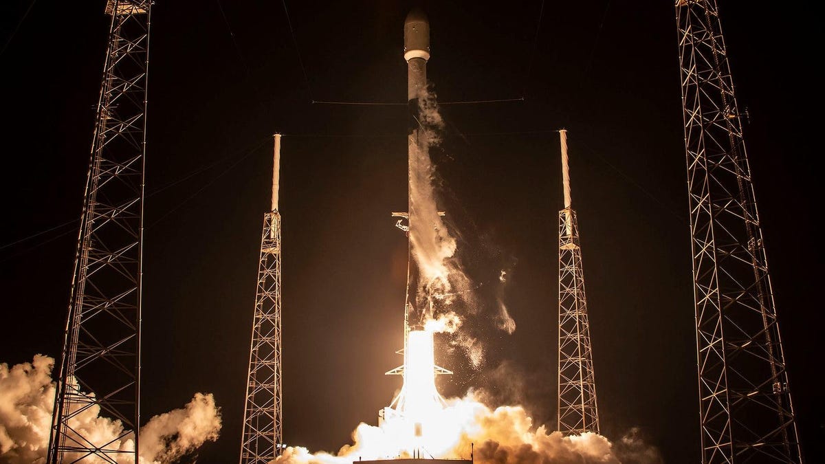 DeSantis firma un proyecto de ley para proteger a SpaceX de las demandas por seguridad de la tripulación