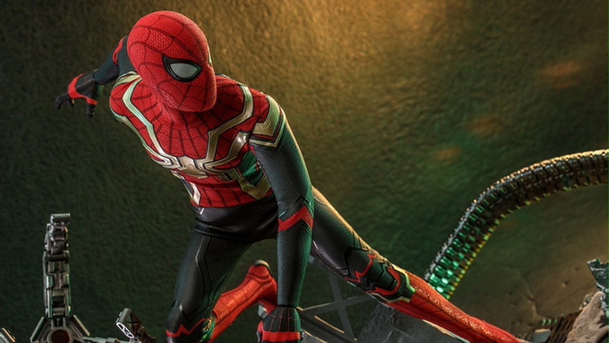 Hot Toys Spider-Man Figure Showcases His New Integrated Suit