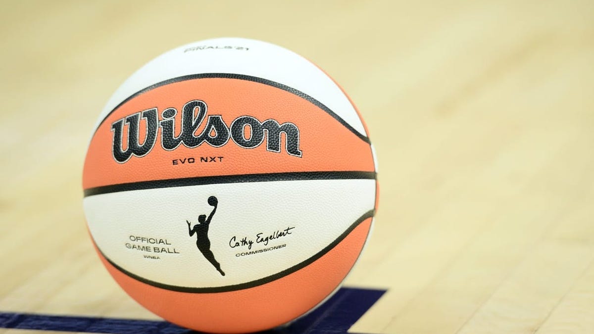 Chicago Sky Wins Overtime Battle Against Connecticut Sun and Courtney Williams Dominates with Triple-Double Performance