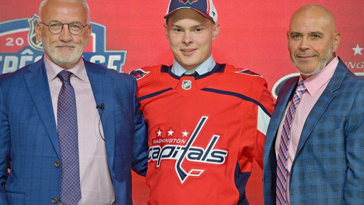 Capitals sign 2022 first-round pick Ivan Miroshnichenko