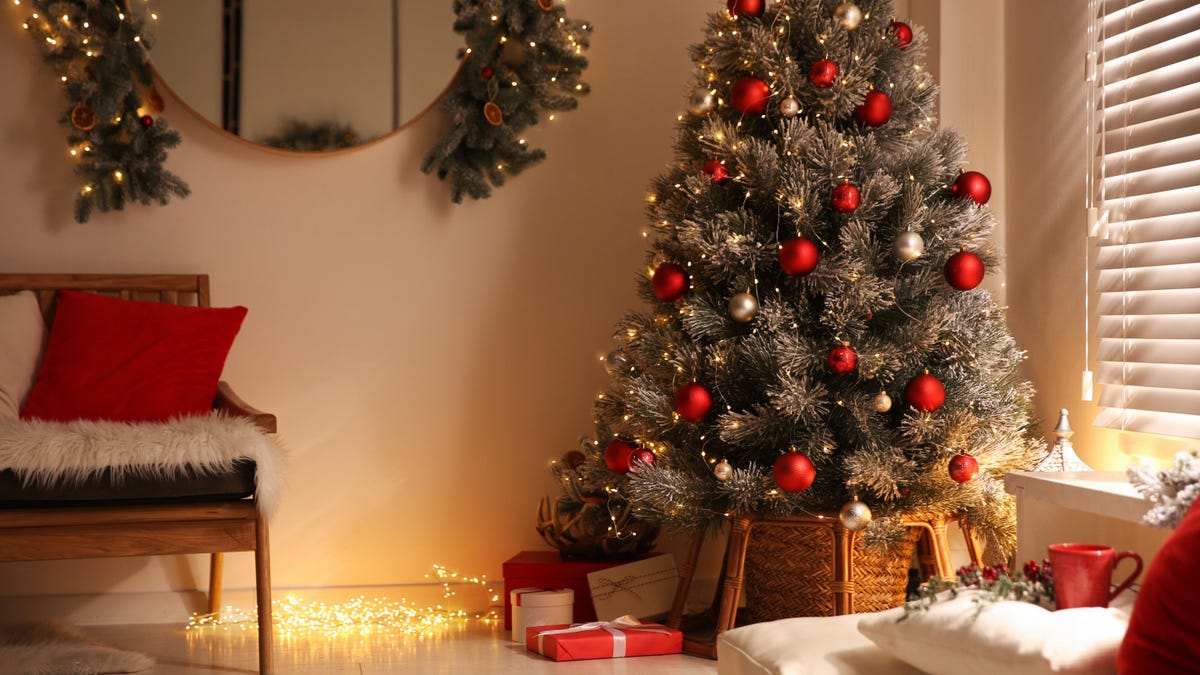 الطريقة الرخيصة لتحديث زينة عيد الميلاد ، وفقًا لموقع TikTok