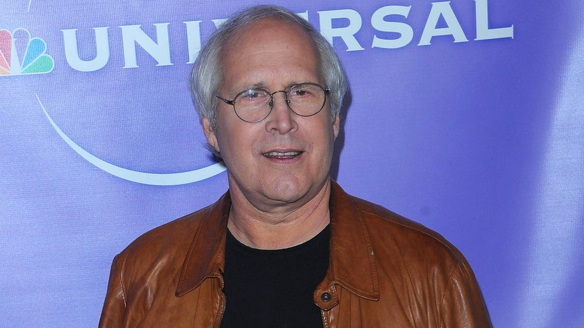 Chevy Chase Doesnt Care Former Community Snl Cast Mates Thought He 
