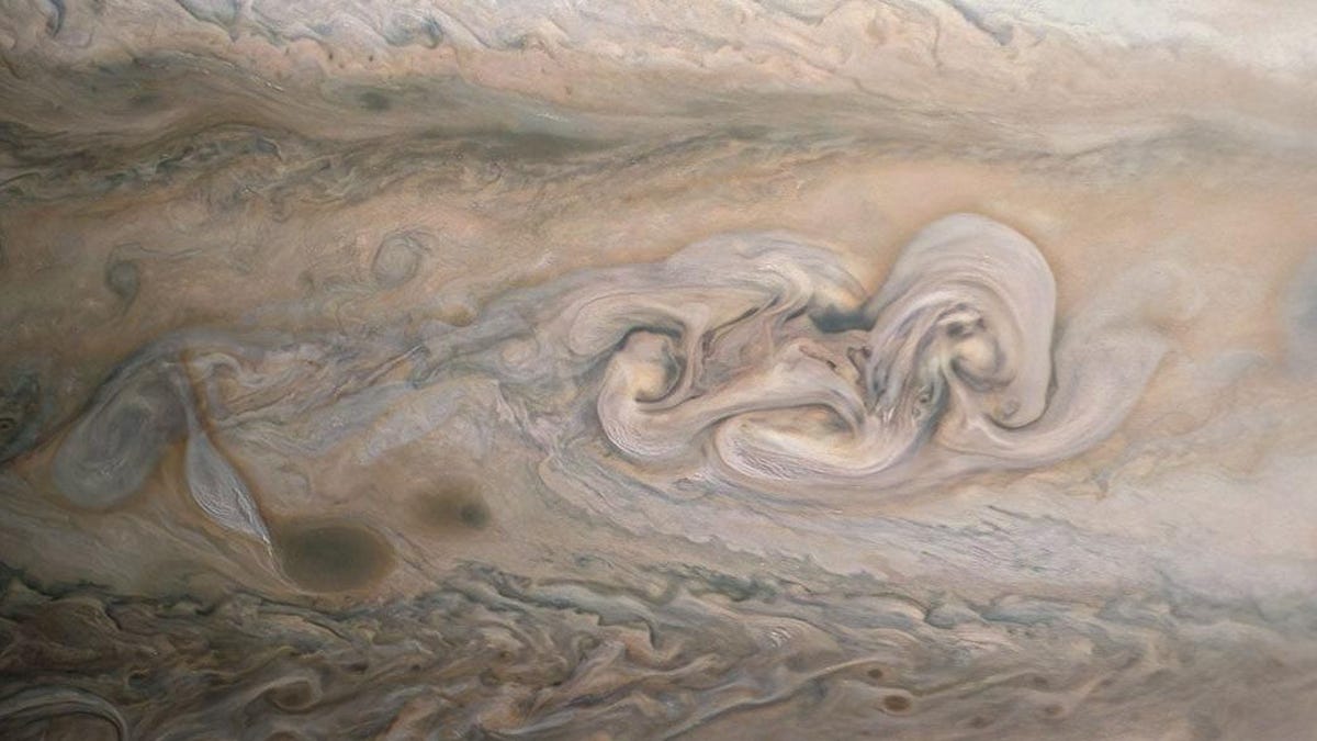 Jupitera “Clyde Spot” sāk izskatīties ļoti dīvaini