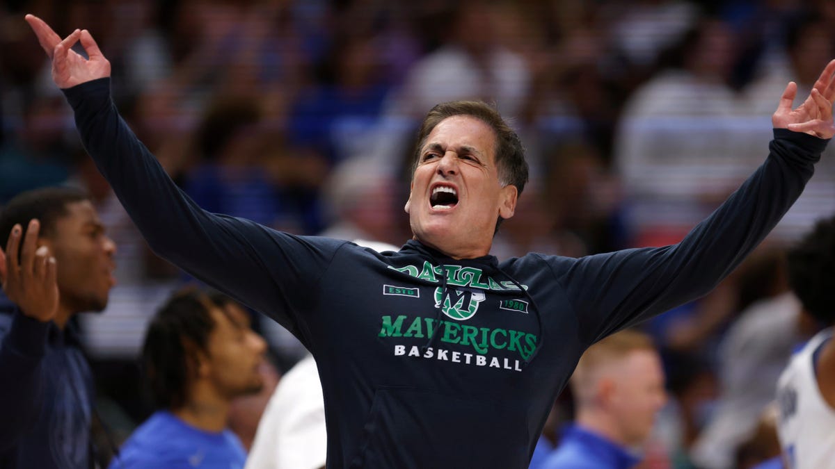 Mavs owner Mark Cuban vs. the NBA, a rivalry back in action