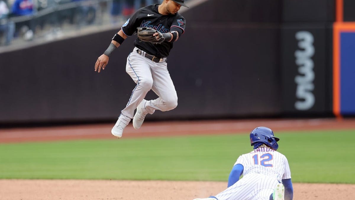 Mets draw 12 walks, bats wake up to rock Marlins 9-3 behind Megill