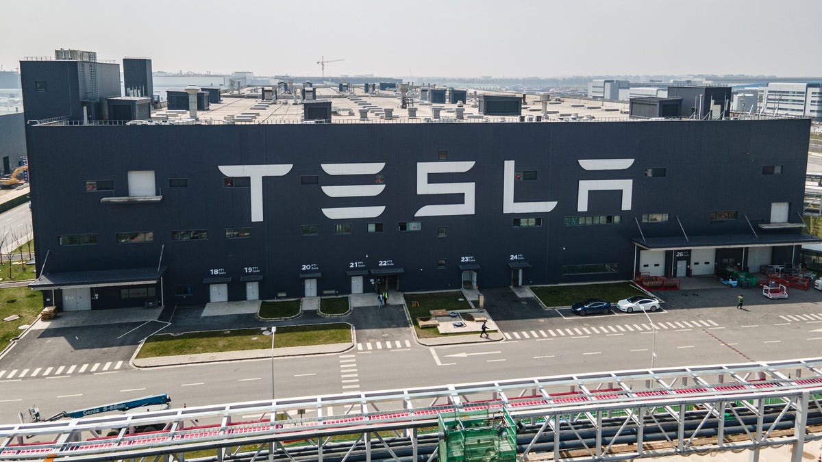 Tesla detiene el trabajo en la planta de Shanghai por problemas relacionados con Covid