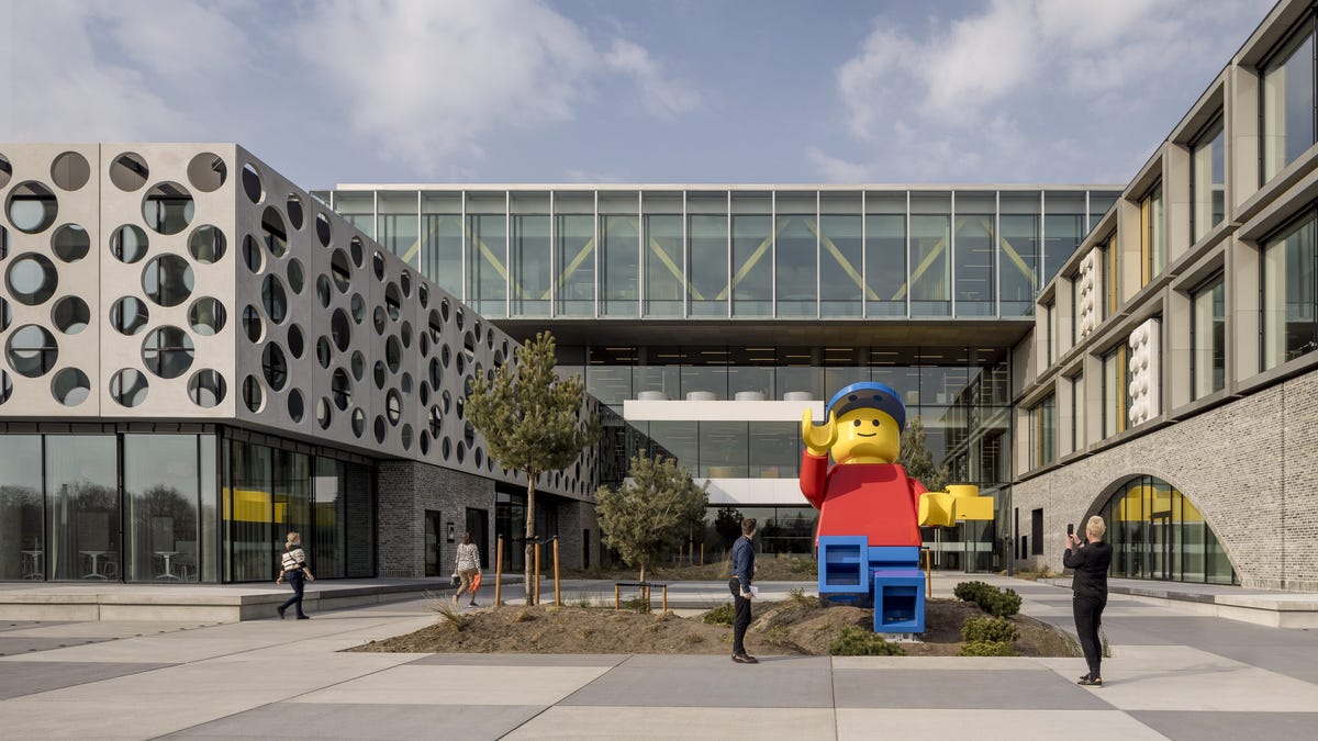 social jage løg Photos: A look at LEGO's new headquarters