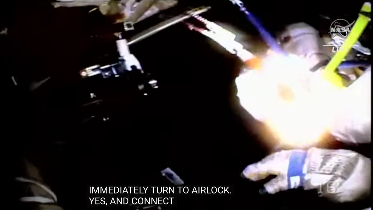 Cosmonauta ruso abandona caminata espacial por problemas con su traje