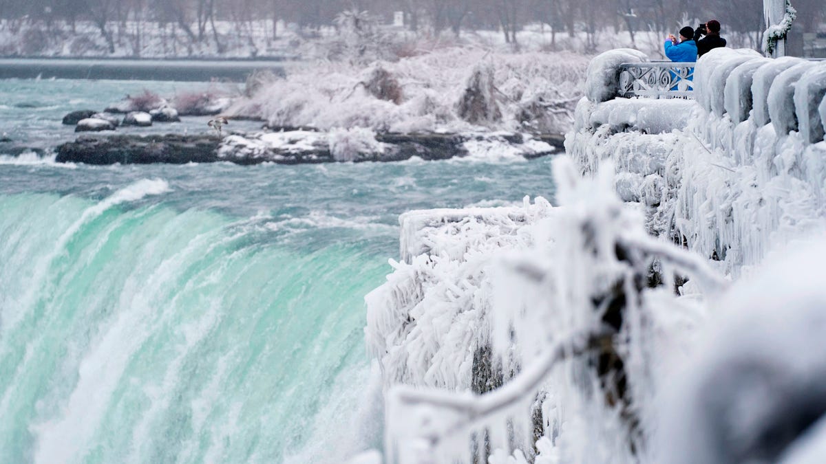 Toter Autofahrer beim Zusammenstoß mit dem Fluss oberhalb der Niagarafälle