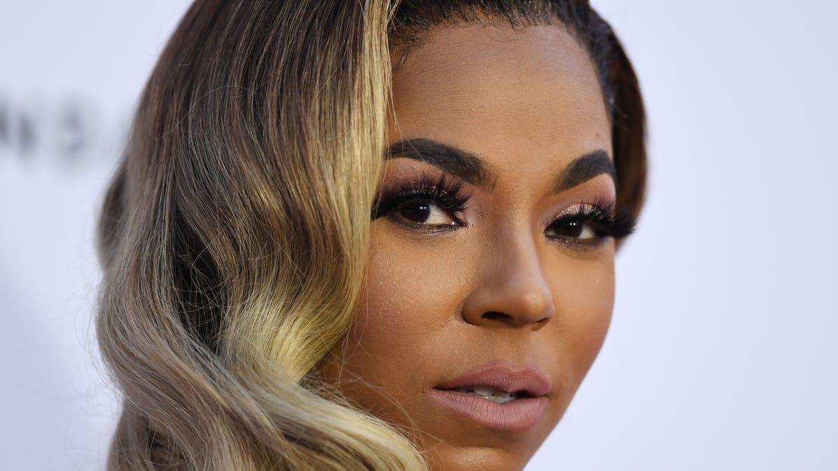 Ashanti Says A Music Producer Tried To Coerce Her Into Shower Sex 